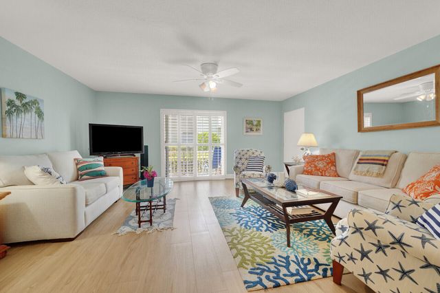 5500 OLD OCEAN Boulevard 108, Ocean Ridge, FL 33435