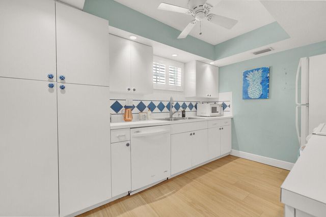 5500 OLD OCEAN Boulevard 108, Ocean Ridge, FL 33435