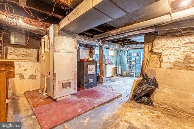 312 HAMMOND ST, Westernport, MD 21562