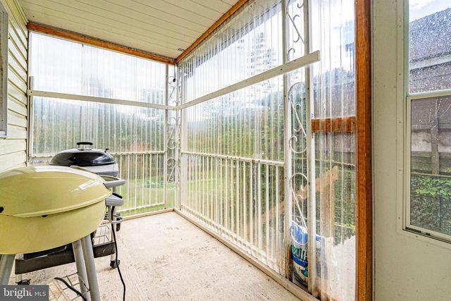 312 HAMMOND ST, Westernport, MD 21562