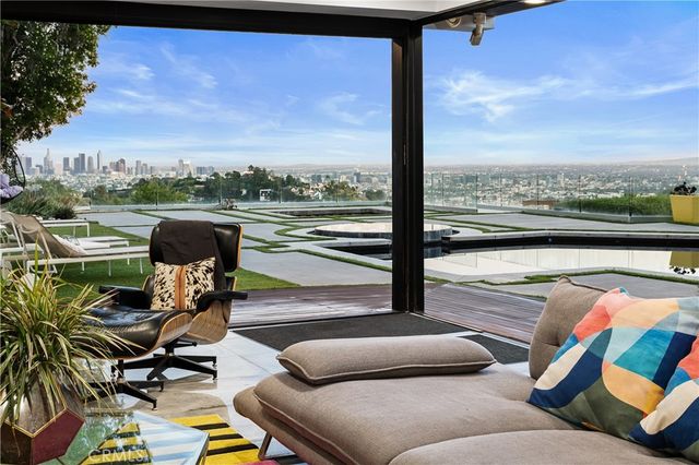 3020 Hollyridge Drive, Los Angeles, CA 90068