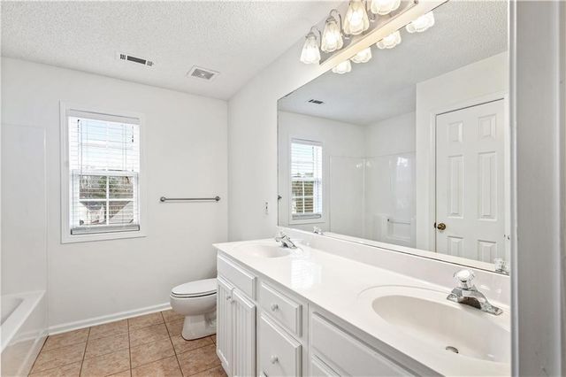 136 Baldwin Court, Newnan, GA 30263