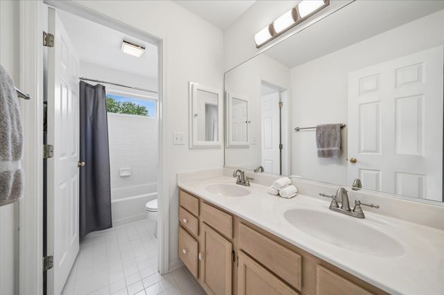 645 Chestnut Drive, Carol Stream, IL 60188