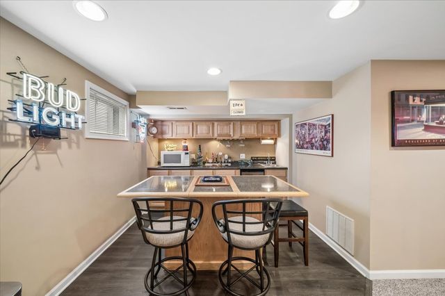 645 Chestnut Drive, Carol Stream, IL 60188