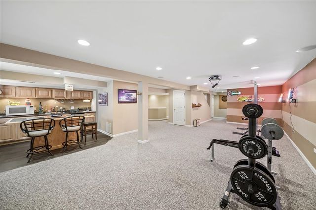 645 Chestnut Drive, Carol Stream, IL 60188