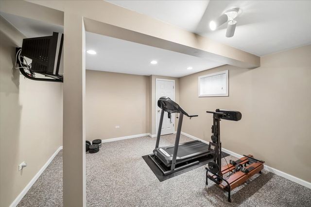 645 Chestnut Drive, Carol Stream, IL 60188