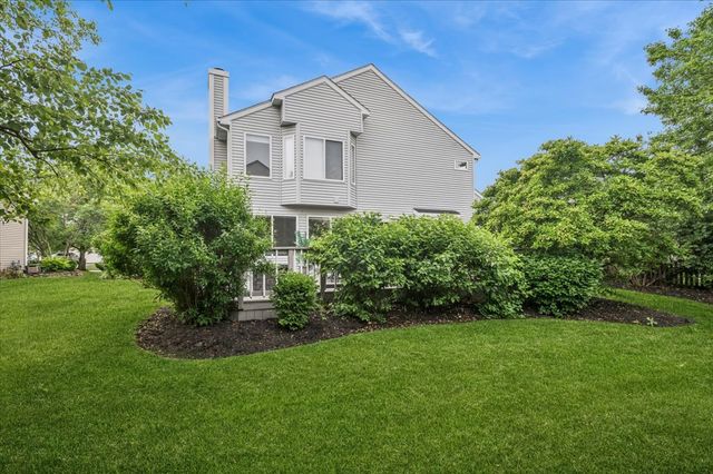 645 Chestnut Drive, Carol Stream, IL 60188