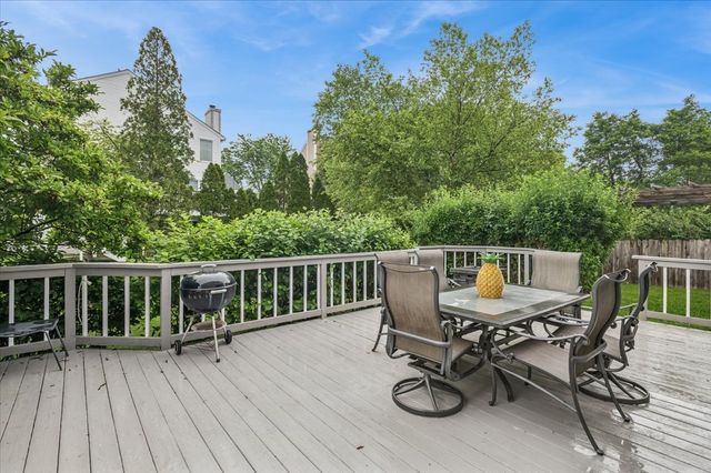 645 Chestnut Drive, Carol Stream, IL 60188