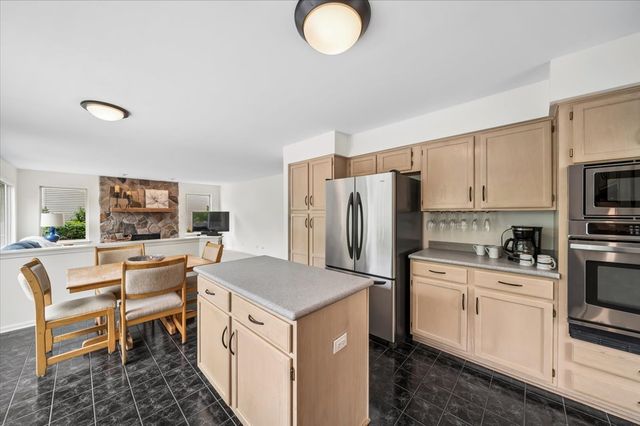 645 Chestnut Drive, Carol Stream, IL 60188