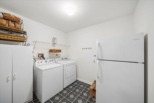 645 Chestnut Drive, Carol Stream, IL 60188