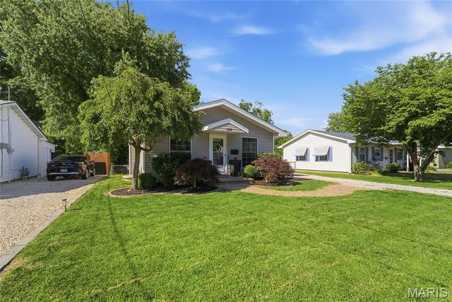 1455 Ladd Avenue, Edwardsville, IL 62025