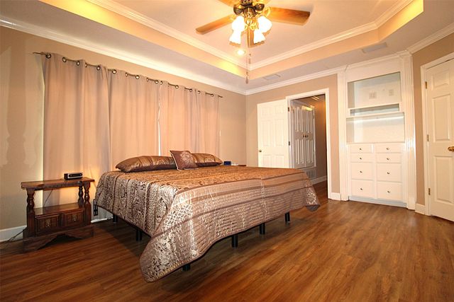 138 Weatherby Drive, Hooks, TX 75561