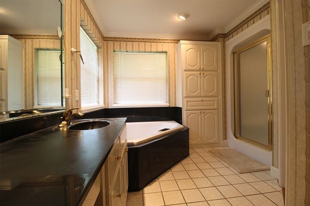 138 Weatherby Drive, Hooks, TX 75561