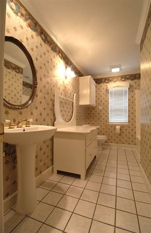 138 Weatherby Drive, Hooks, TX 75561