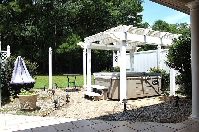 138 Weatherby Drive, Hooks, TX 75561