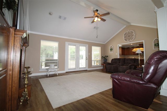 138 Weatherby Drive, Hooks, TX 75561