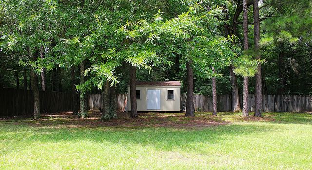 138 Weatherby Drive, Hooks, TX 75561