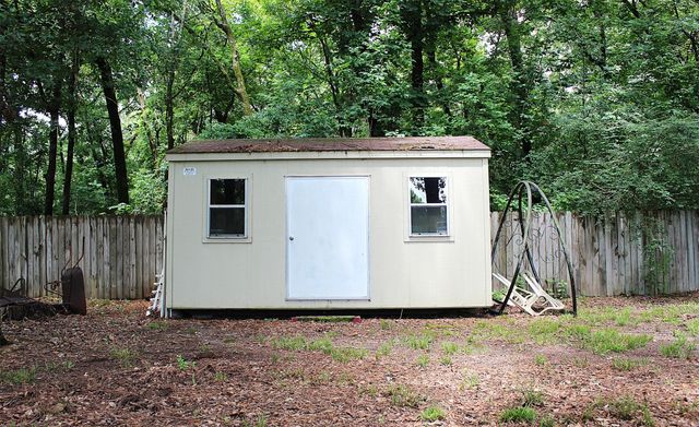 138 Weatherby Drive, Hooks, TX 75561