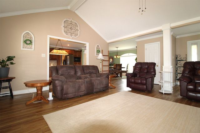 138 Weatherby Drive, Hooks, TX 75561