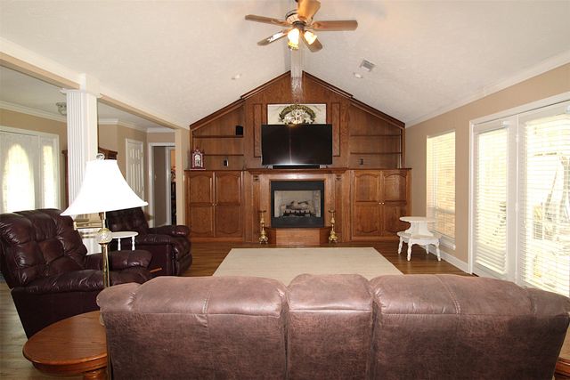 138 Weatherby Drive, Hooks, TX 75561