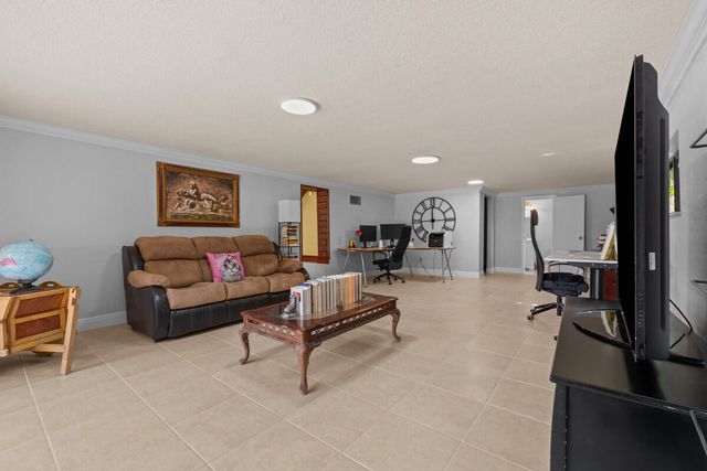 10010 NW 135th Street, Hialeah Gardens, FL 33018