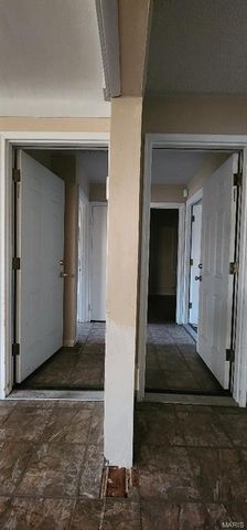 2350 Chambers Road, St Louis, MO 63136