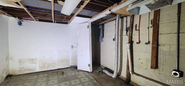 2350 Chambers Road, St Louis, MO 63136