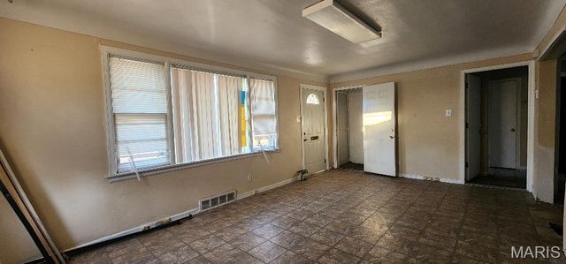 2350 Chambers Road, St Louis, MO 63136