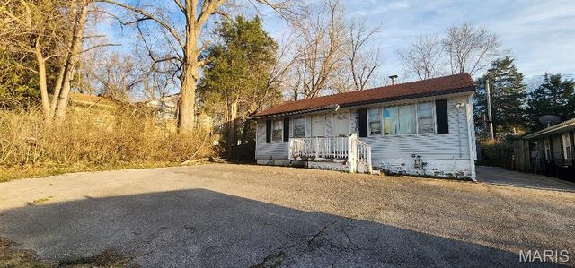 2350 Chambers Road, St Louis, MO 63136