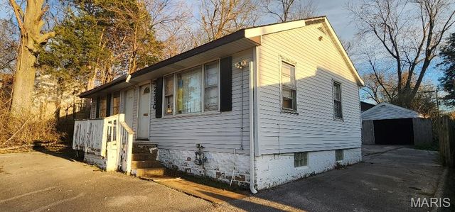 2350 Chambers Road, St Louis, MO 63136