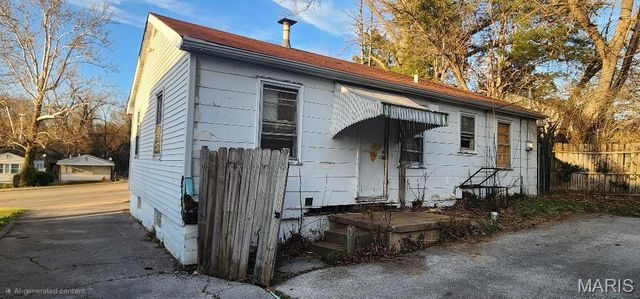 2350 Chambers Road, St Louis, MO 63136