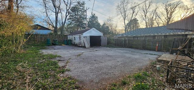 2350 Chambers Road, St Louis, MO 63136