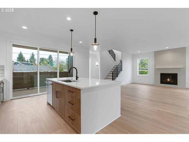 3541 Ne EMERSON St, Portland, OR 97211