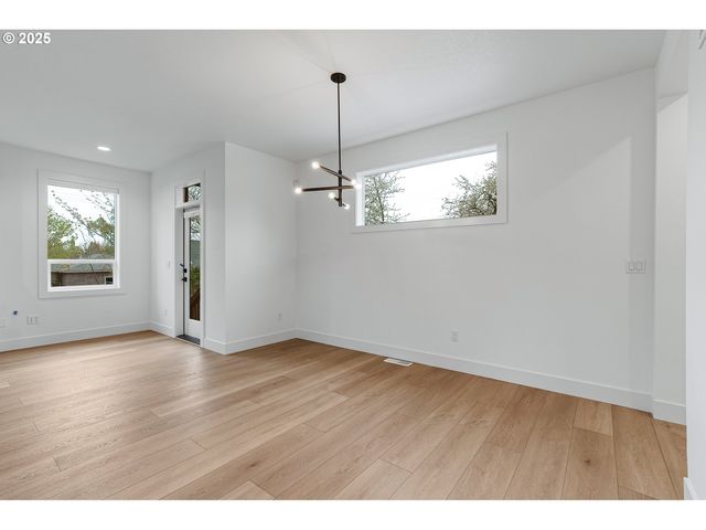 3541 Ne EMERSON St, Portland, OR 97211