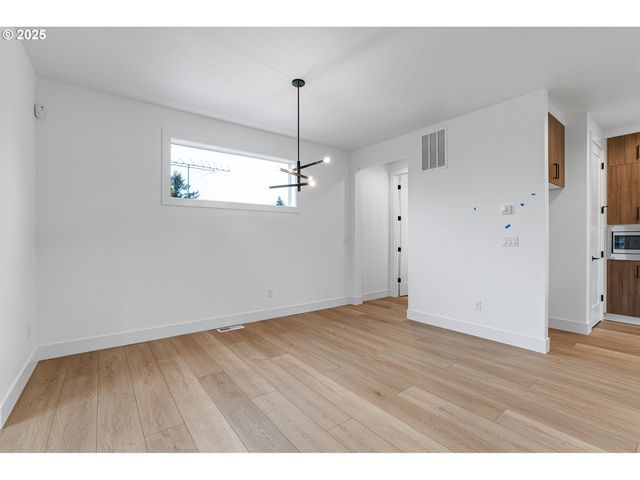 3541 Ne EMERSON St, Portland, OR 97211