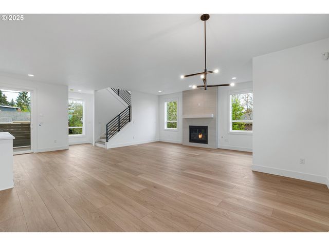 3541 Ne EMERSON St, Portland, OR 97211