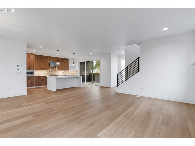 3541 Ne EMERSON St, Portland, OR 97211