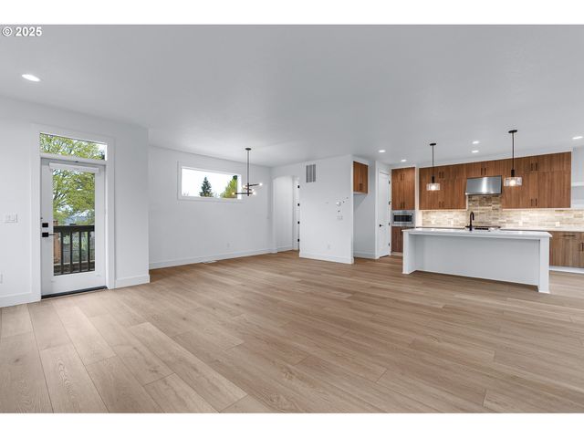 3541 Ne EMERSON St, Portland, OR 97211