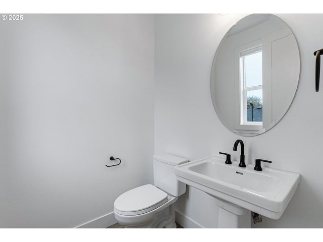 3541 Ne EMERSON St, Portland, OR 97211