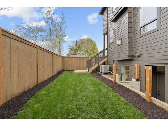 3541 Ne EMERSON St, Portland, OR 97211