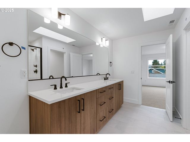 3541 Ne EMERSON St, Portland, OR 97211