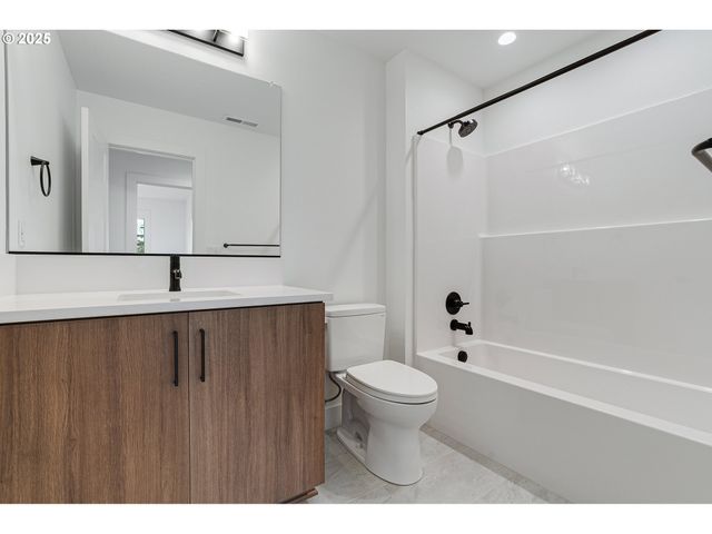 3541 Ne EMERSON St, Portland, OR 97211