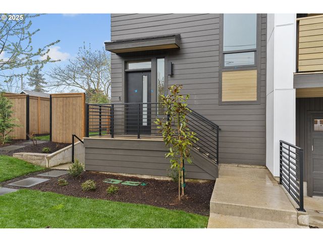 3541 Ne EMERSON St, Portland, OR 97211