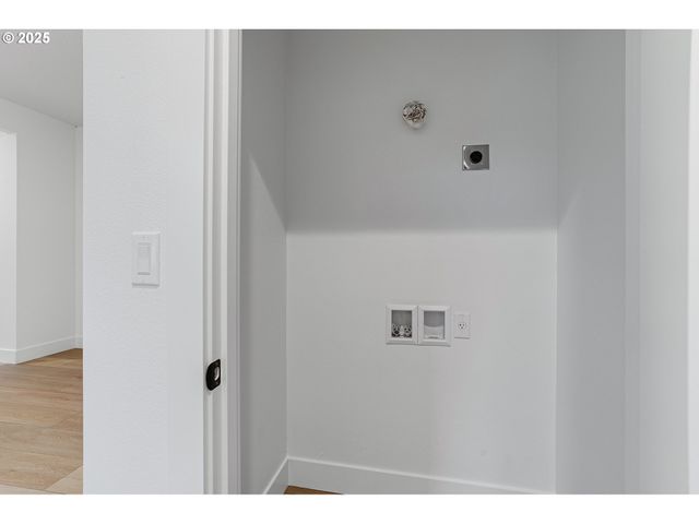 3541 Ne EMERSON St, Portland, OR 97211