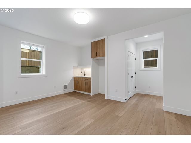 3541 Ne EMERSON St, Portland, OR 97211