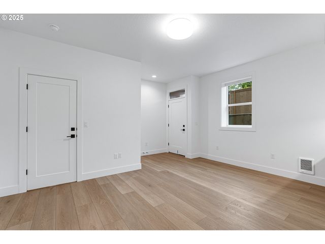 3541 Ne EMERSON St, Portland, OR 97211