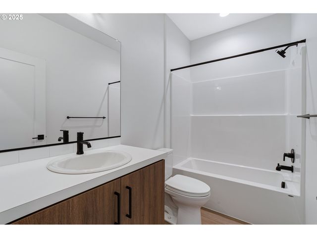 3541 Ne EMERSON St, Portland, OR 97211