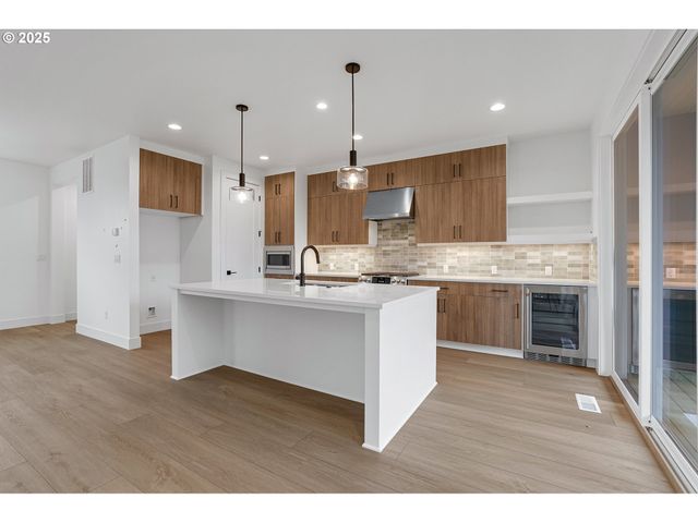 3541 Ne EMERSON St, Portland, OR 97211