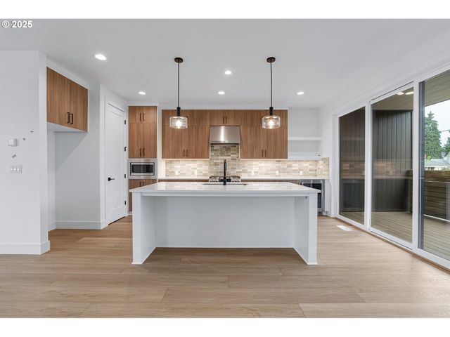 3541 Ne EMERSON St, Portland, OR 97211