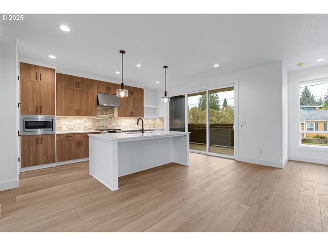 3541 Ne EMERSON St, Portland, OR 97211